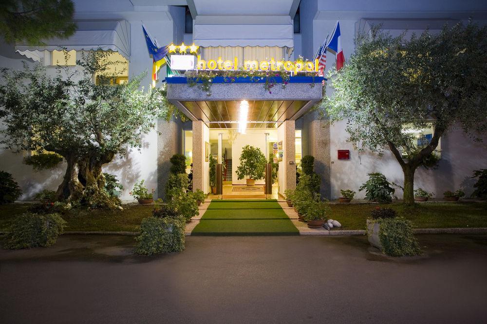 Hotel Metropol Caorle Bagian luar foto