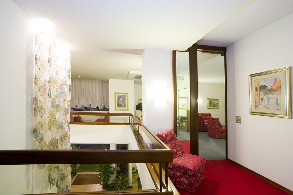 Hotel Metropol Caorle Bagian luar foto