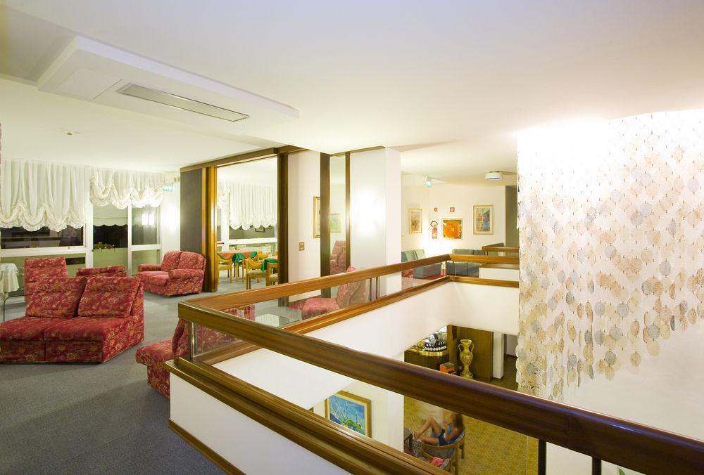 Hotel Metropol Caorle Bagian luar foto
