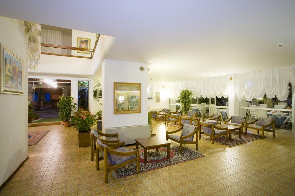 Hotel Metropol Caorle Bagian luar foto