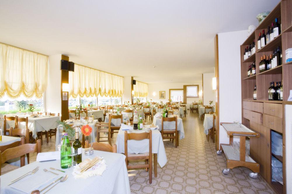 Hotel Metropol Caorle Bagian luar foto