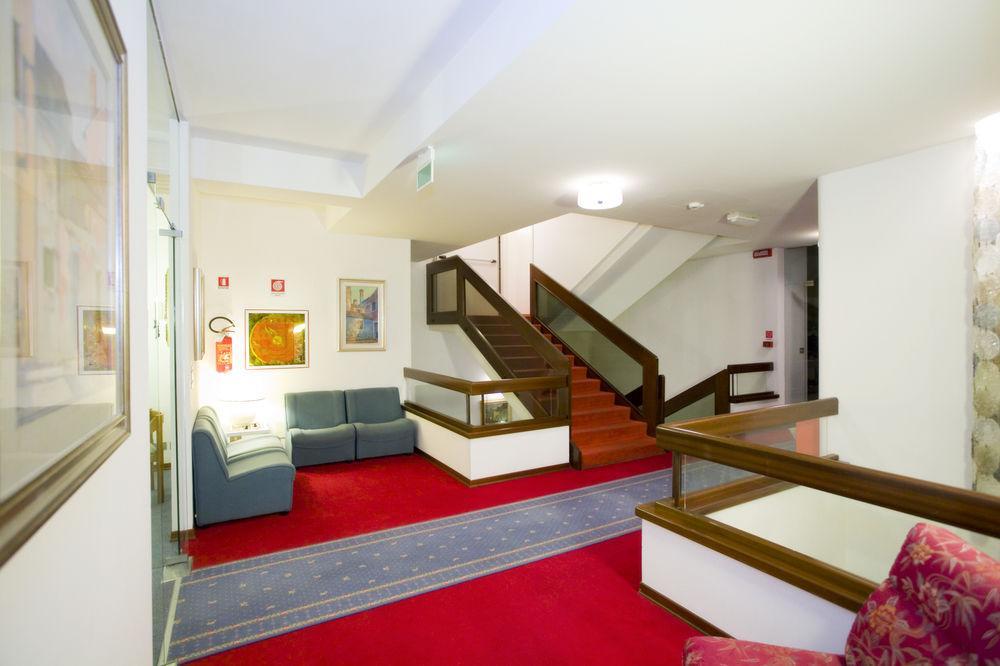 Hotel Metropol Caorle Bagian luar foto