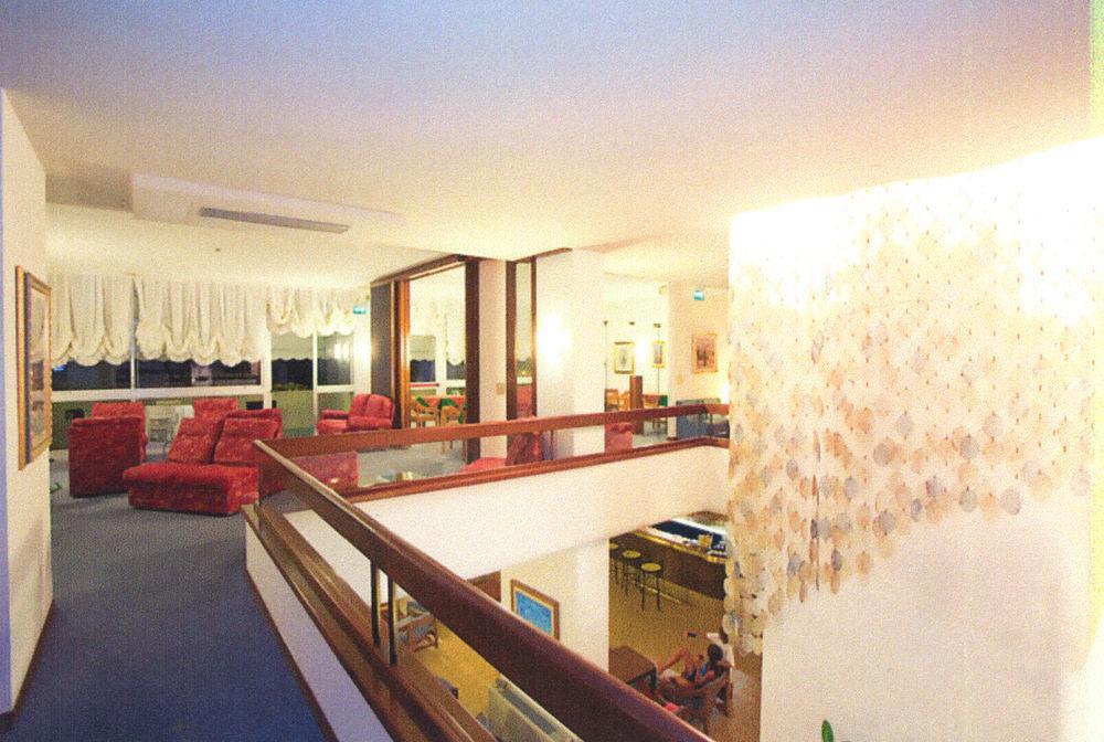 Hotel Metropol Caorle Bagian luar foto