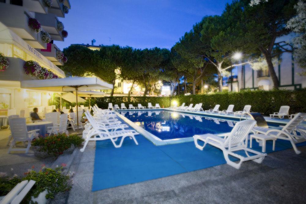 Hotel Metropol Caorle Bagian luar foto