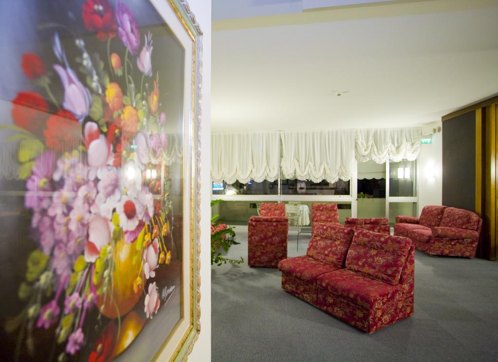 Hotel Metropol Caorle Bagian luar foto
