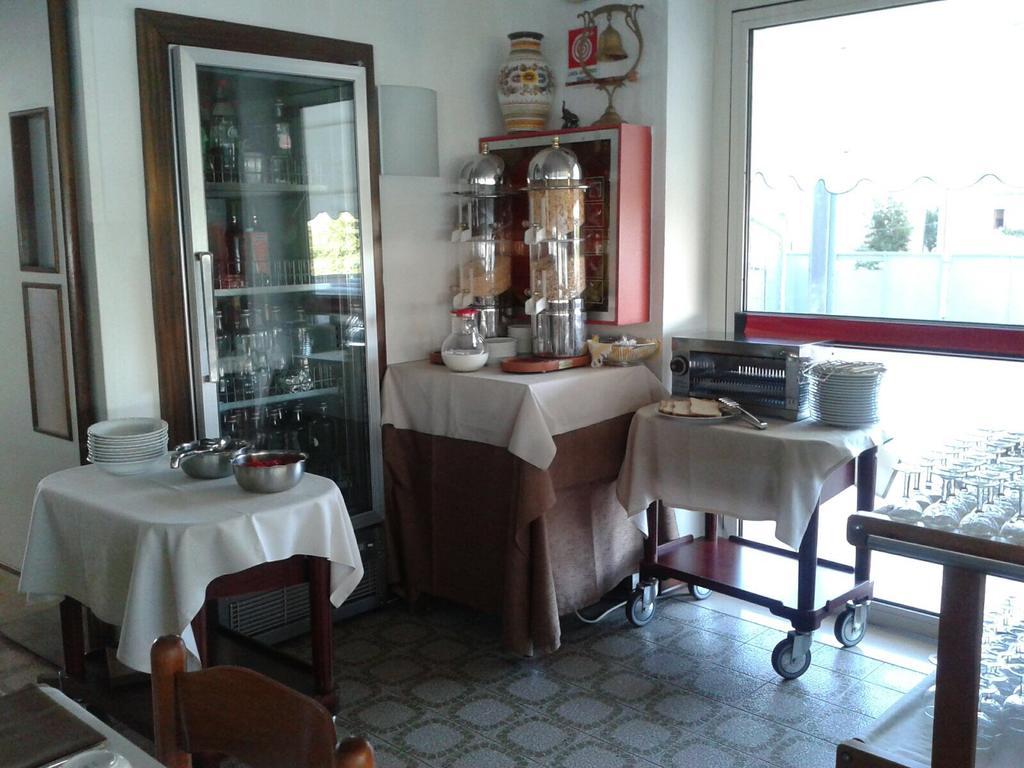 Hotel Metropol Caorle Bagian luar foto
