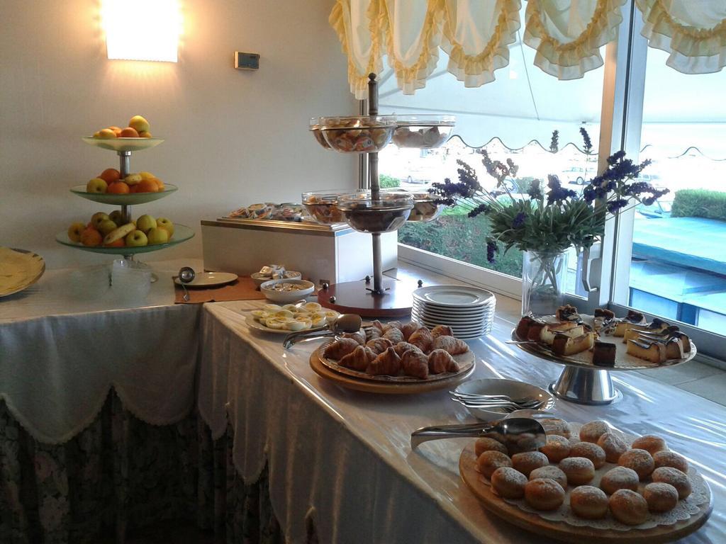 Hotel Metropol Caorle Bagian luar foto