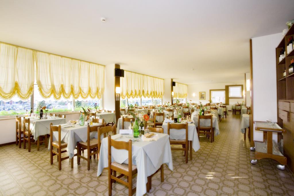 Hotel Metropol Caorle Bagian luar foto