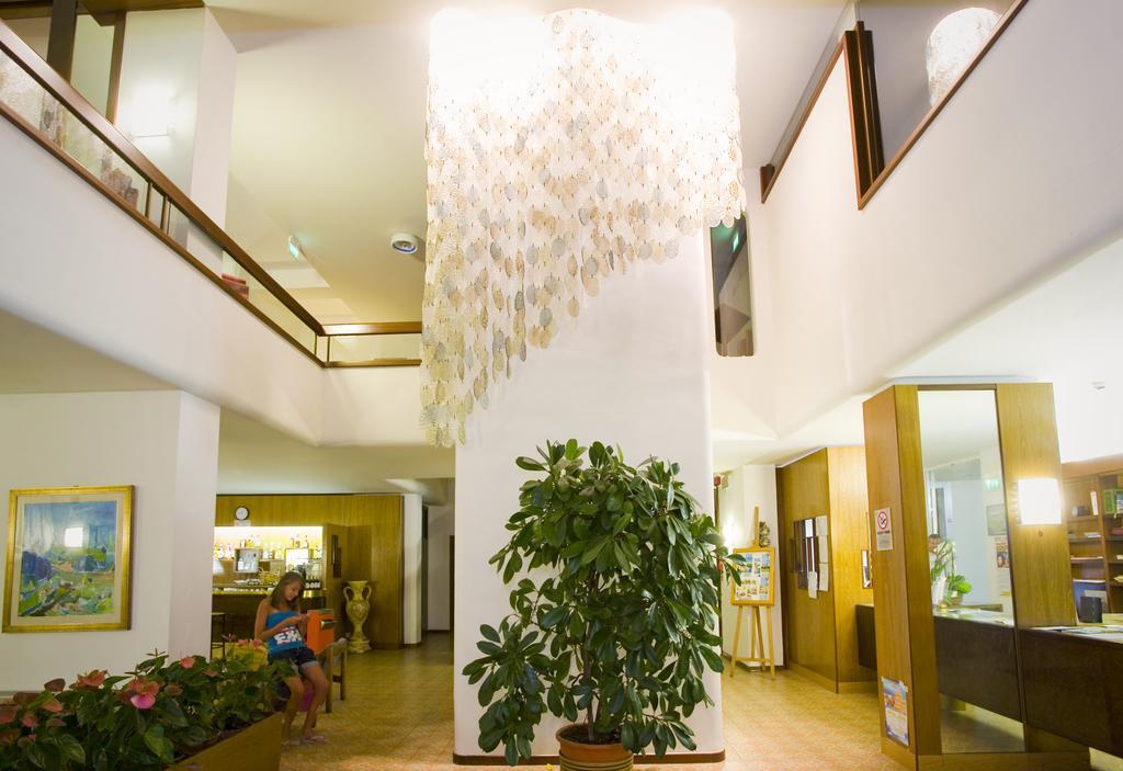 Hotel Metropol Caorle Bagian luar foto
