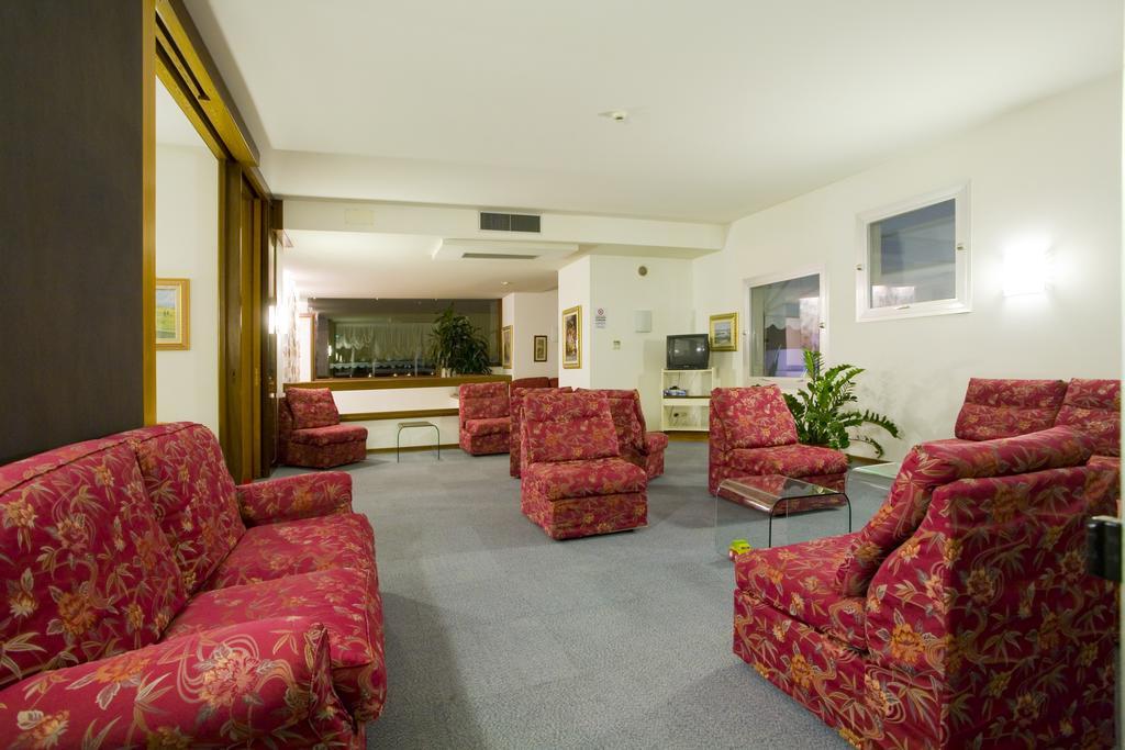 Hotel Metropol Caorle Bagian luar foto