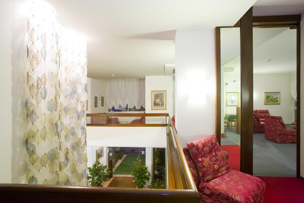 Hotel Metropol Caorle Bagian luar foto