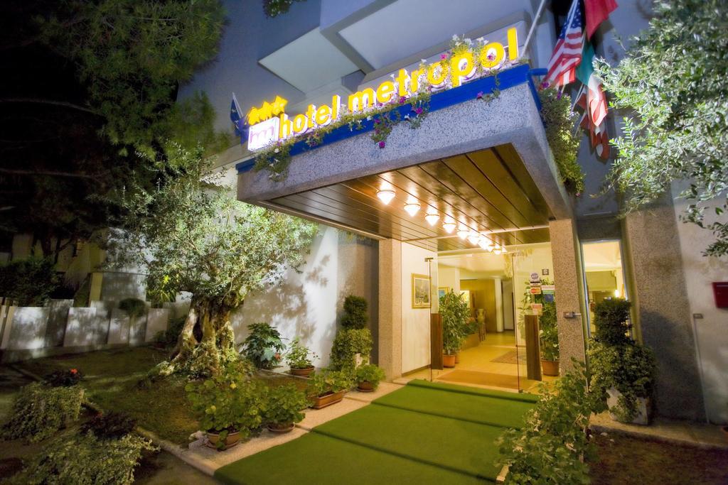 Hotel Metropol Caorle Bagian luar foto