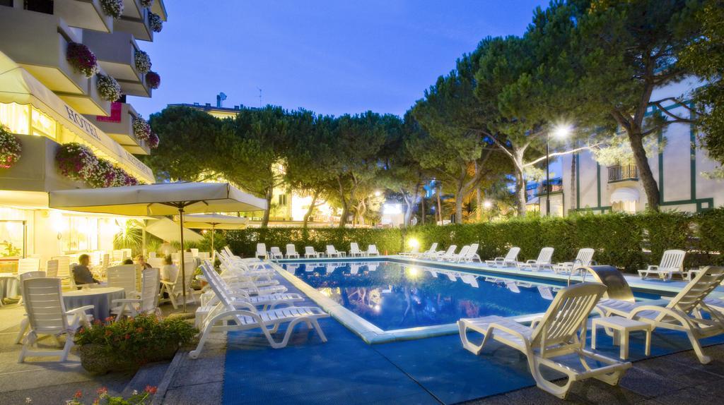 Hotel Metropol Caorle Bagian luar foto