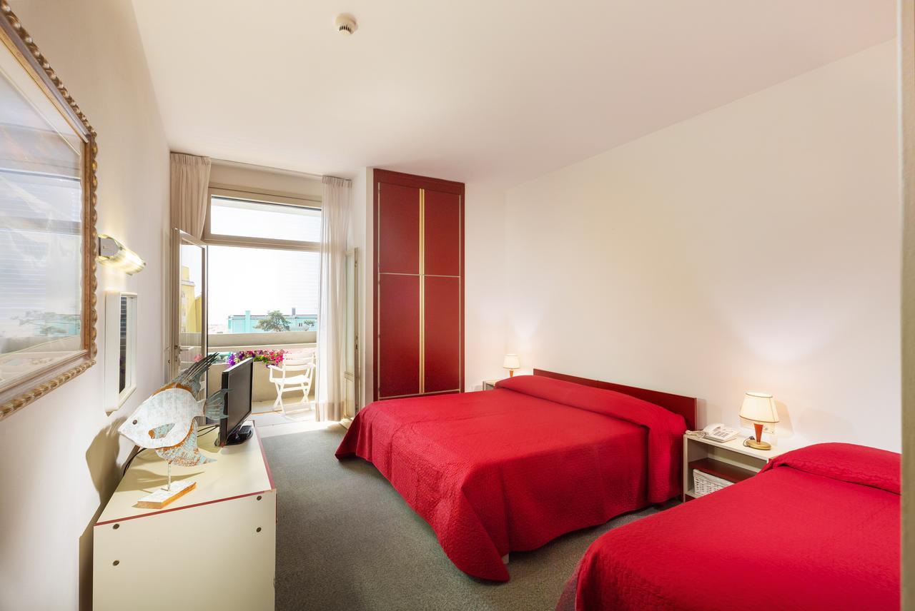 Hotel Metropol Caorle Bagian luar foto