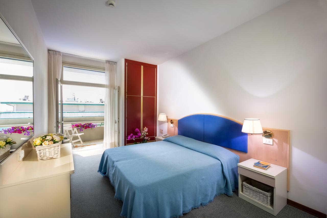 Hotel Metropol Caorle Bagian luar foto