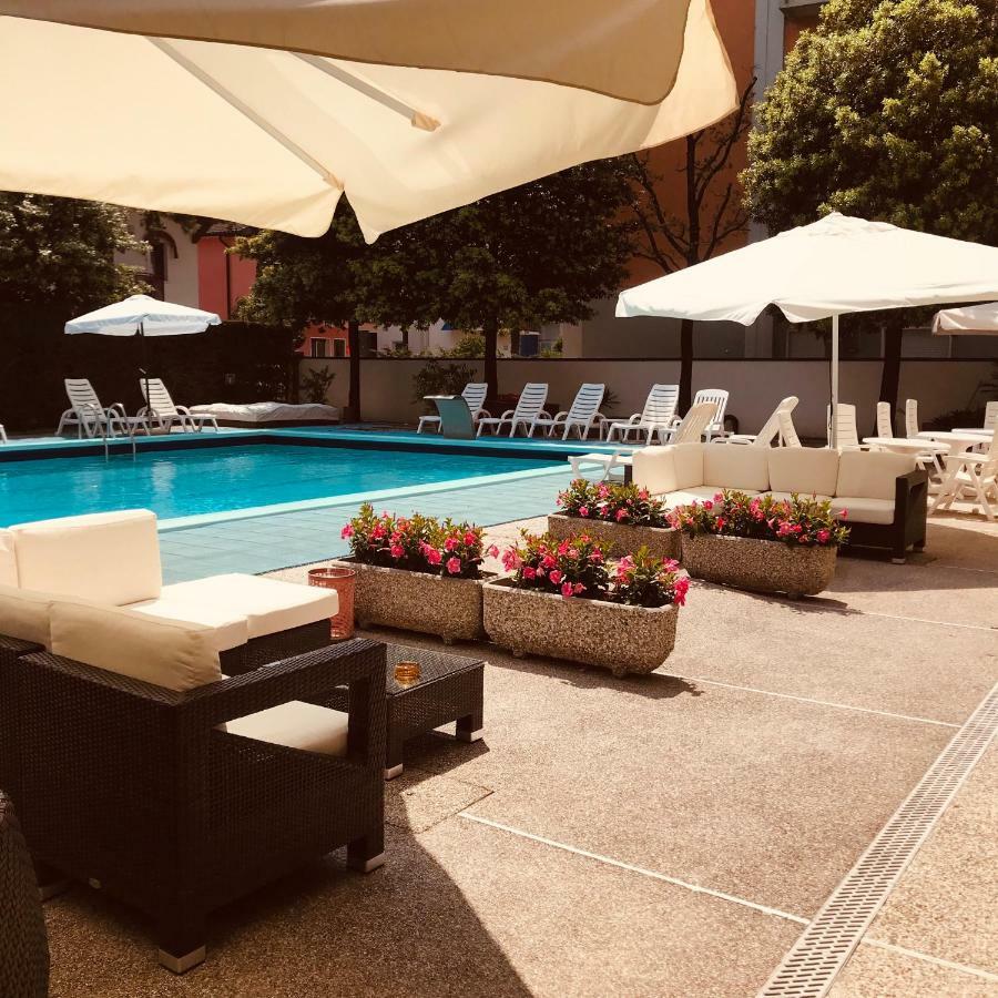 Hotel Metropol Caorle Bagian luar foto