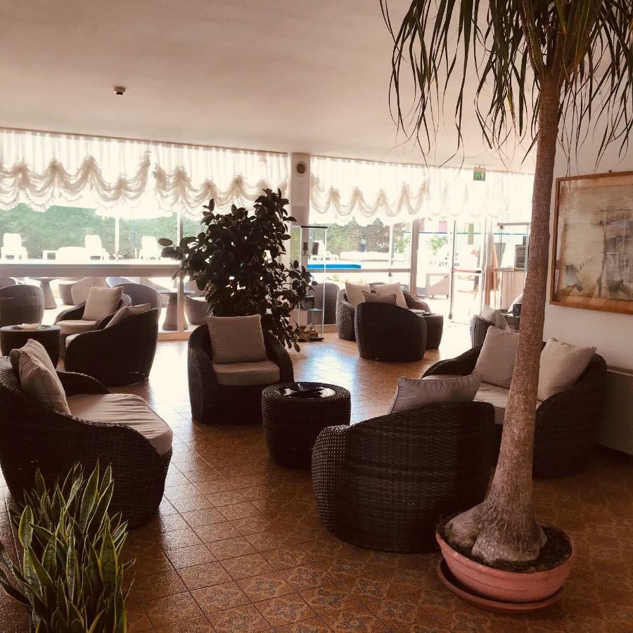 Hotel Metropol Caorle Bagian luar foto