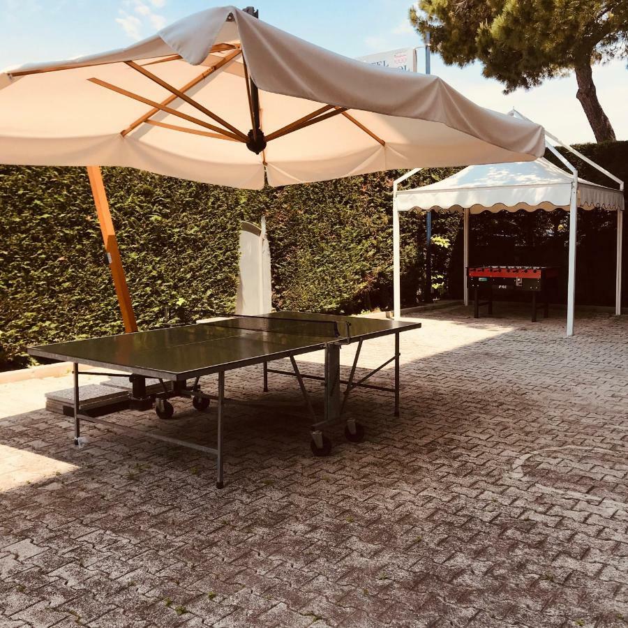 Hotel Metropol Caorle Bagian luar foto