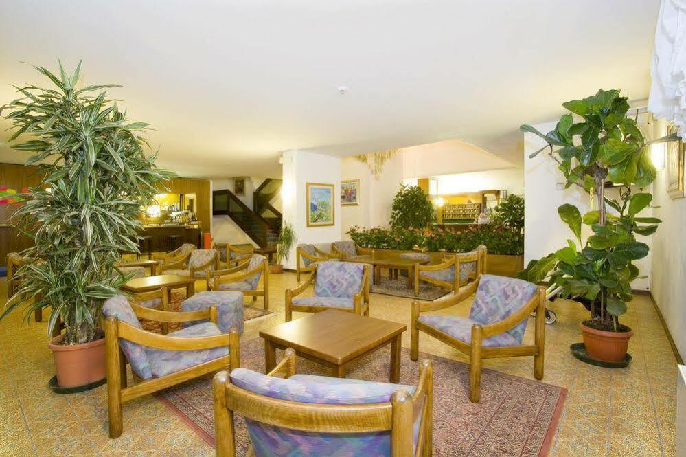 Hotel Metropol Caorle Bagian luar foto